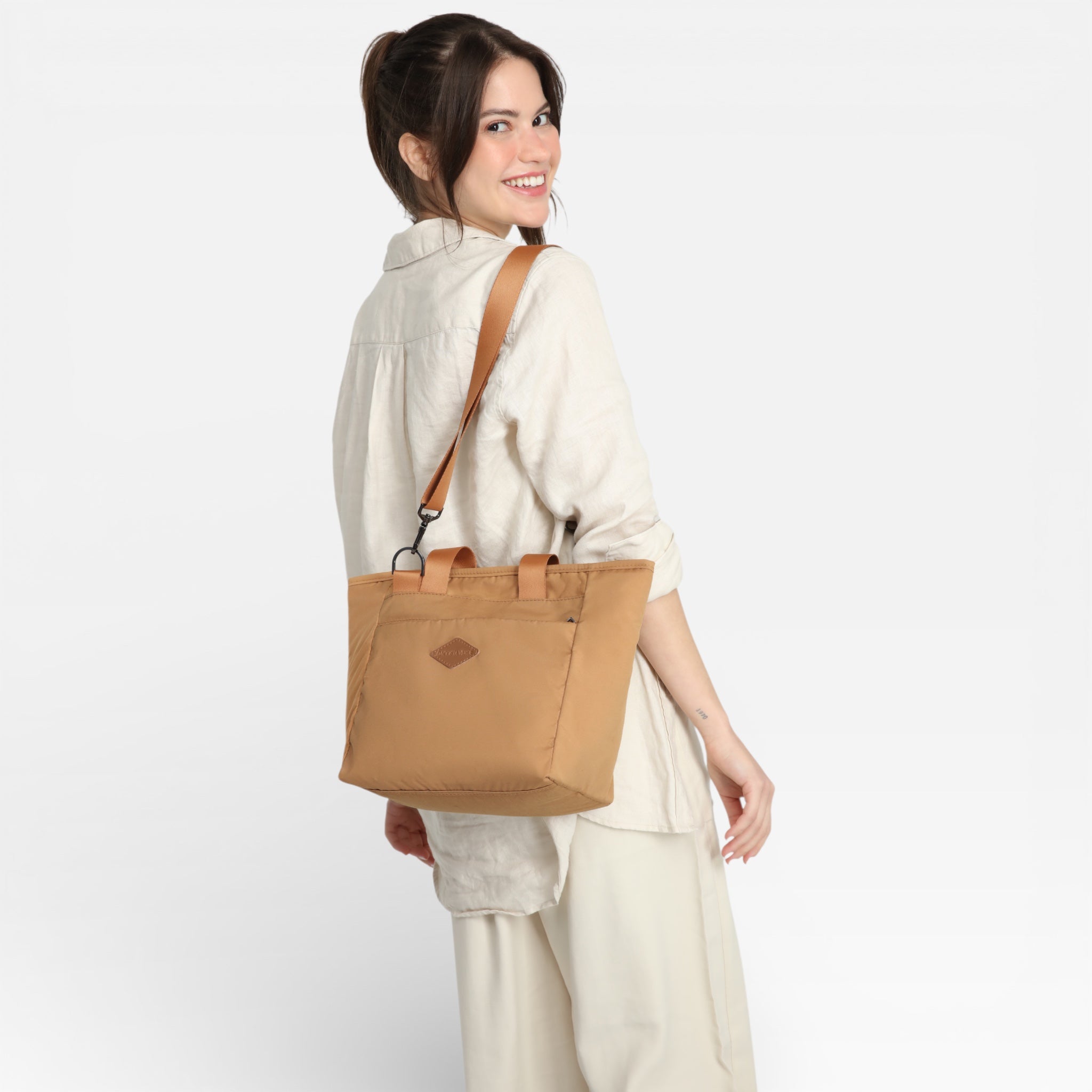 The Daily Tote Bag Latte 13L | DACOSTA – DaCosta Verde
