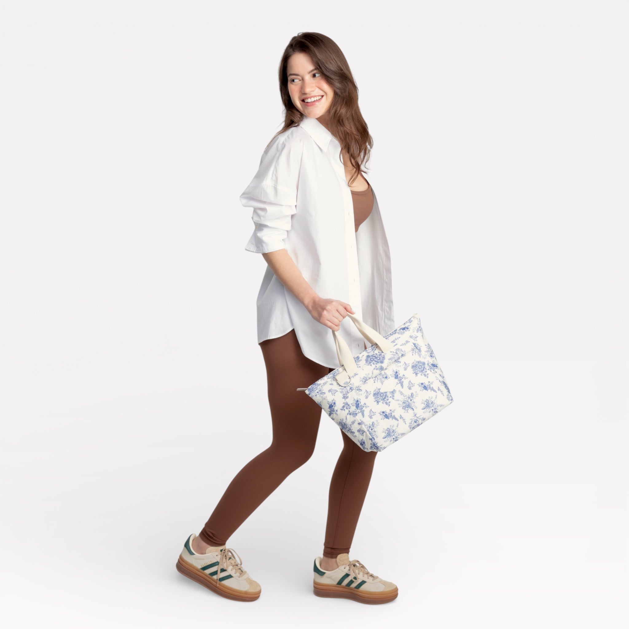 The Daily Tote Bag Toile De Jouy Blue 13L | DACOSTA – DaCosta Verde